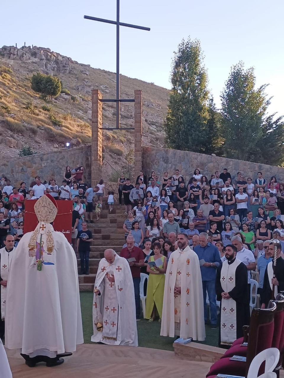 المسيحيون يحتفلون بعيد مار الياس الحي ... وقداس على قمة جبل حدشيت (صور)